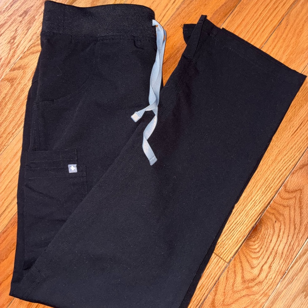 Figs Women's Black Straight Leg Scrub Pants with Gray Tie